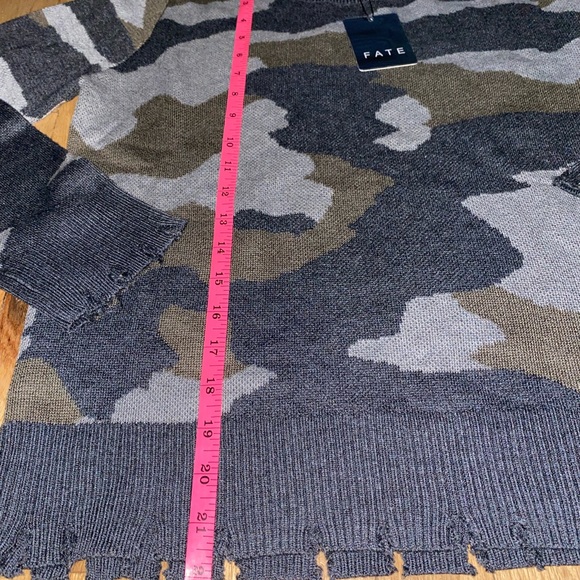 Fate Distressed Camo Crew Neck Sweater - Picture 6 of 9
